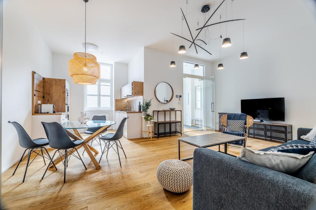 Elegant Located In The Centre Of Apartament