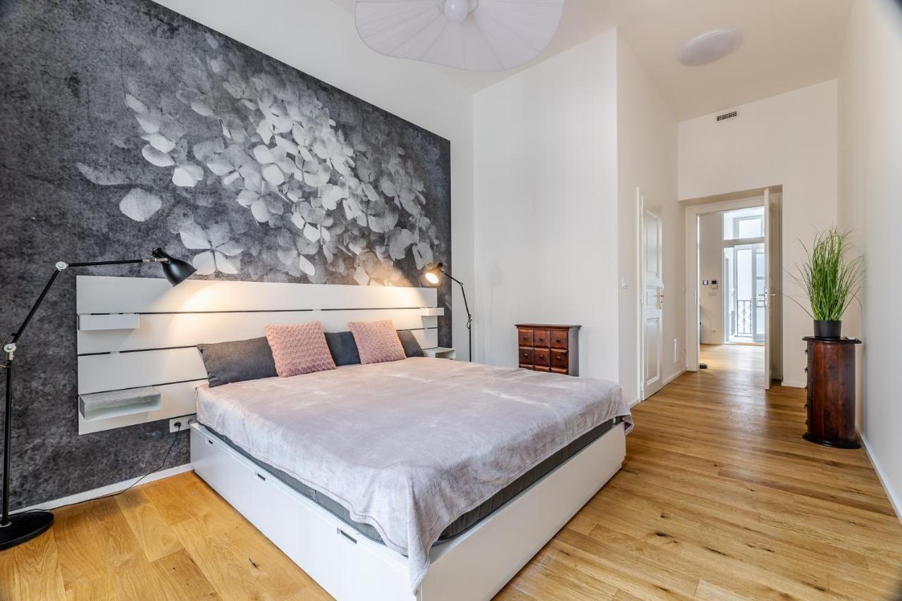 Elegant Located In The Centre Of Apartament