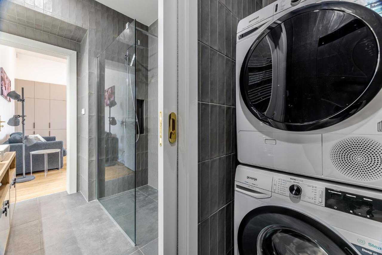 Elegant Located In The Centre Of Apartament