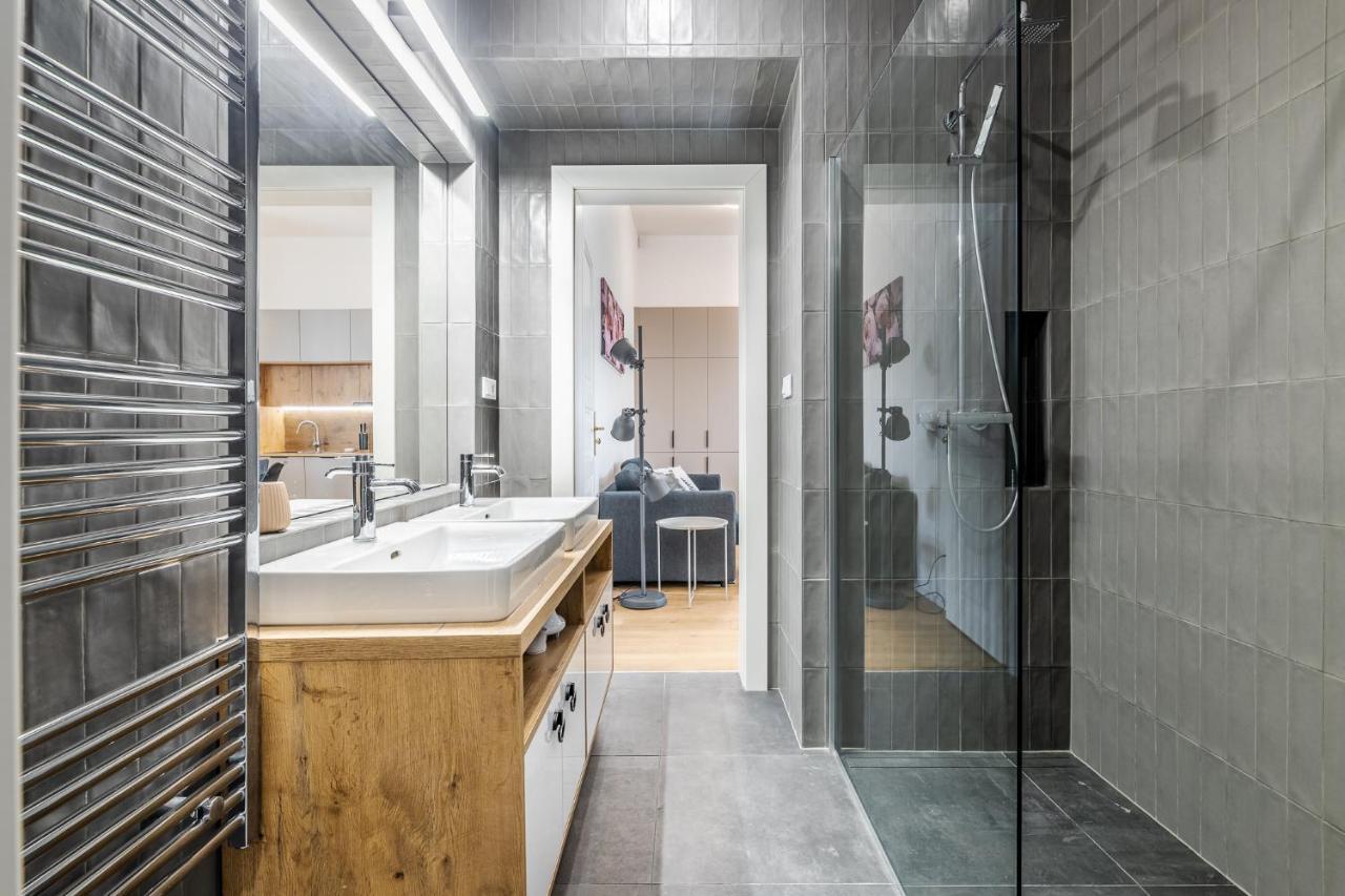 Elegant Located In The Centre Of Apartament *